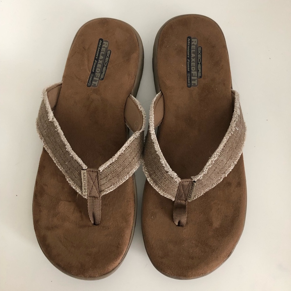 NWOT Sketchers Relaxed Fit Memory Foam Tan Flip Flops